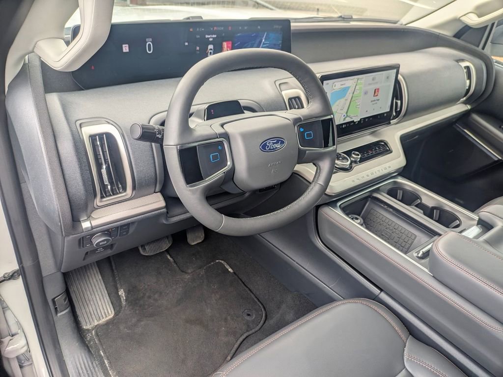 Used 2025 Ford Expedition Active image 18