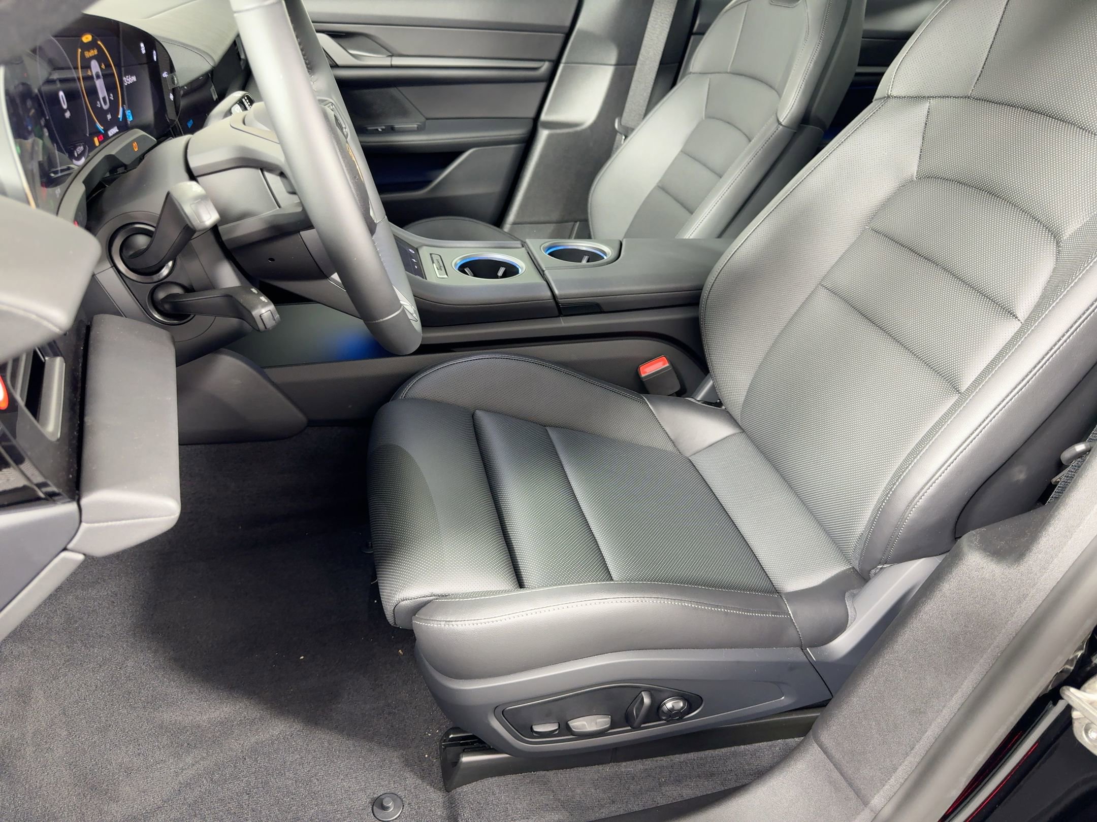 Used 2025 Porsche Taycan RWD image 5