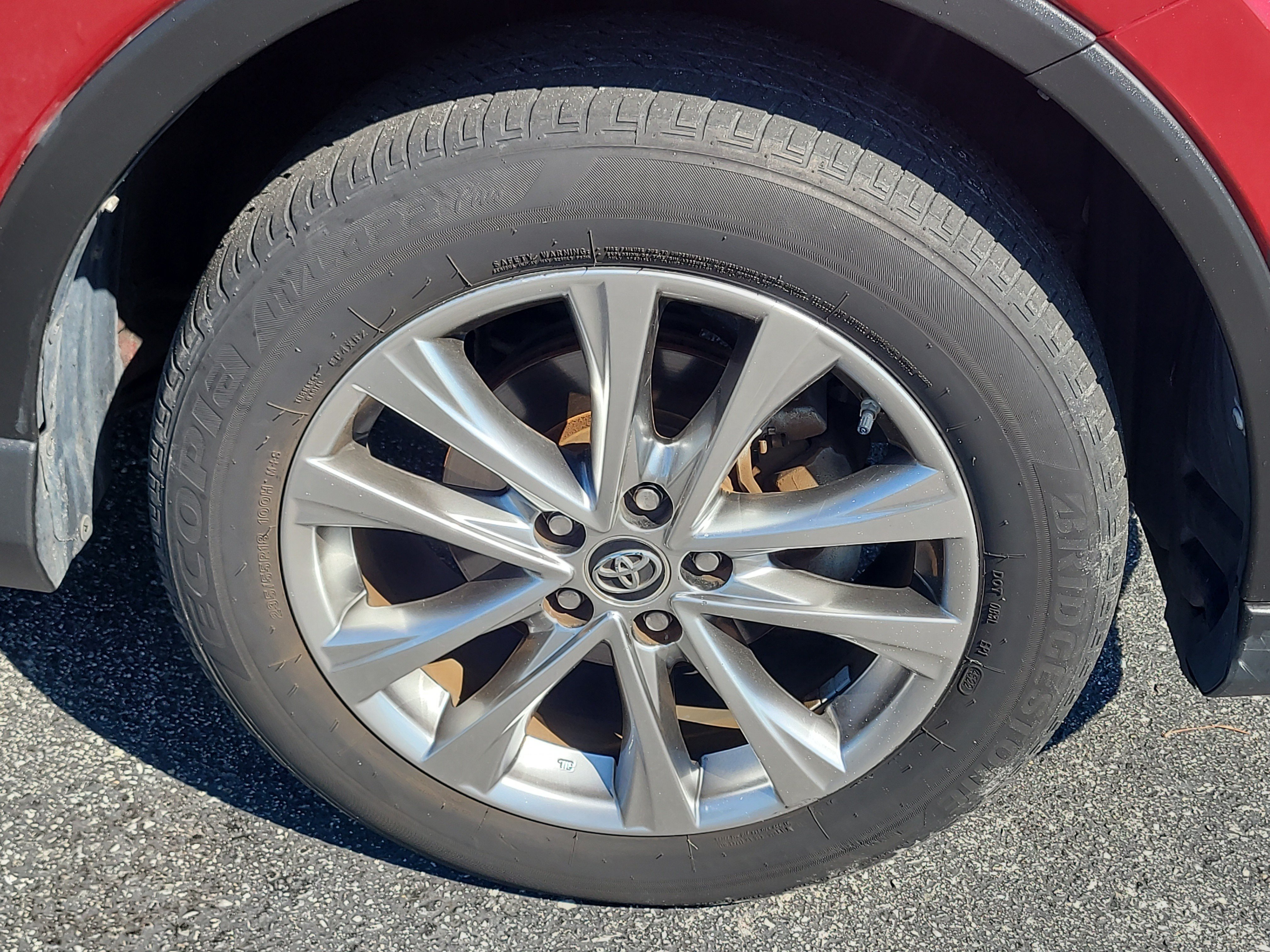 Used 2018 Toyota RAV4 Limited FWD image 9