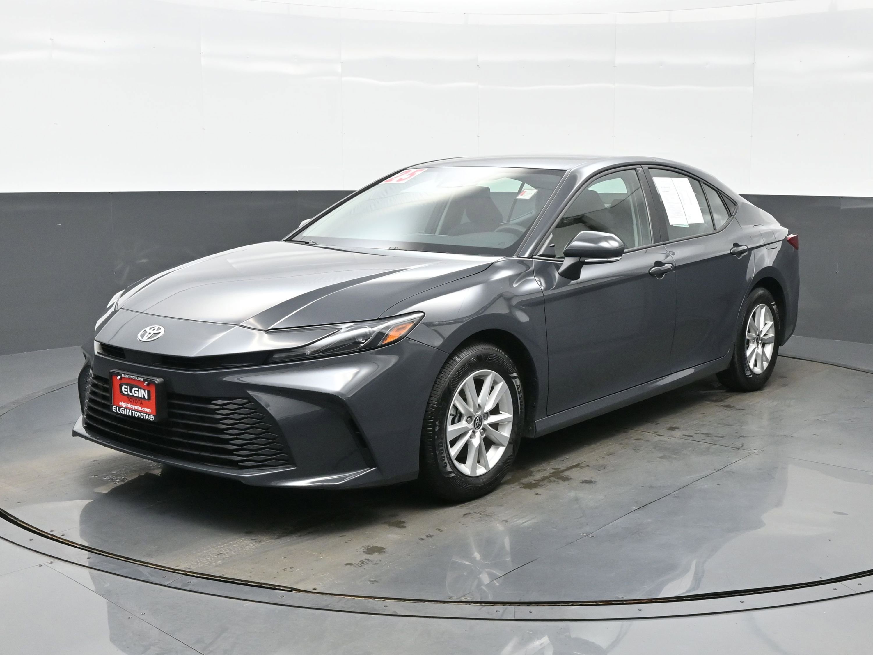 Used 2025 Toyota Camry LE image 2