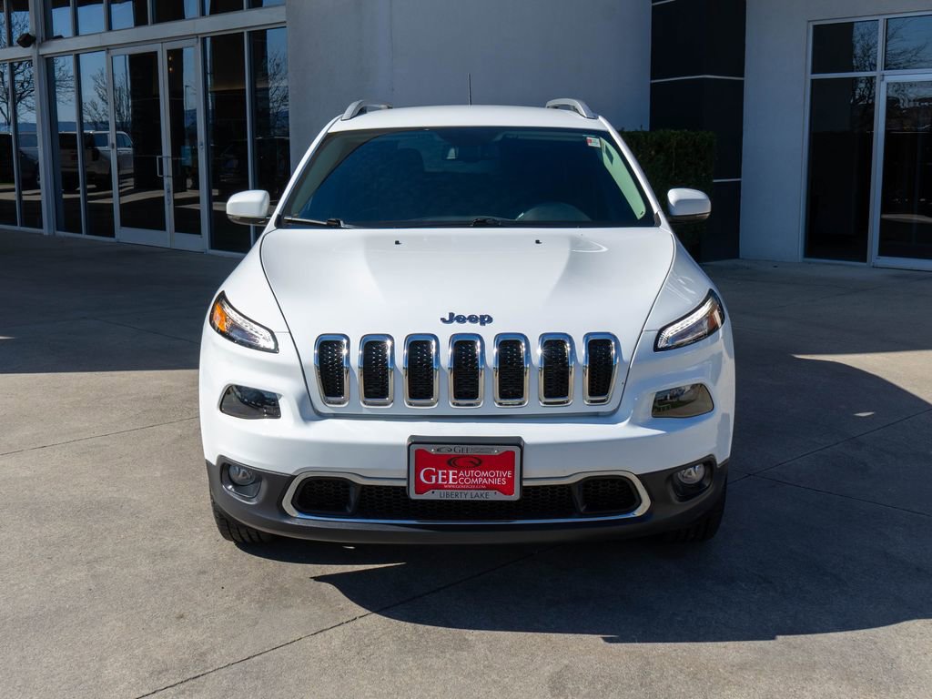 Used 2018 Jeep Cherokee Limited w/ Luxury Group image 2