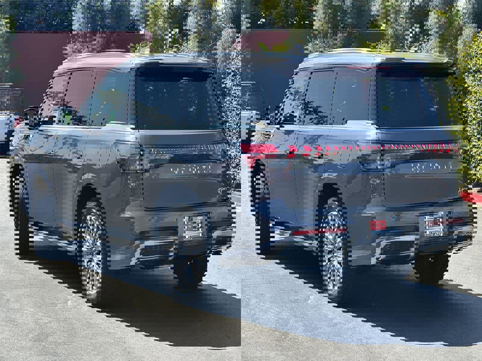 Used 2025 INFINITI QX80 Luxe image 4