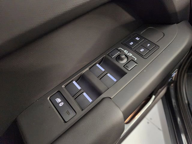 New 2026 Land Rover Defender 110 X-Dynamic SE AWD/4WD image 22