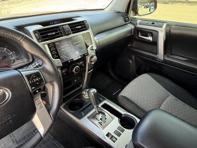 Used 2020 Toyota 4Runner SR5 AWD/4WD image 18
