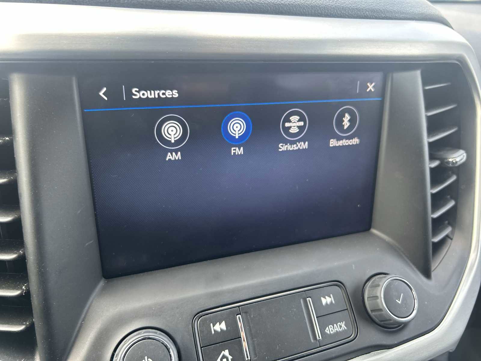 Used 2023 GMC Acadia SLT w/ Elevation Edition image 13