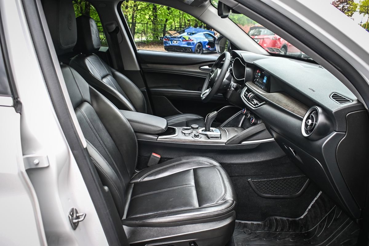 Used 2021 Alfa Romeo Stelvio Ti AWD/4WD image 17