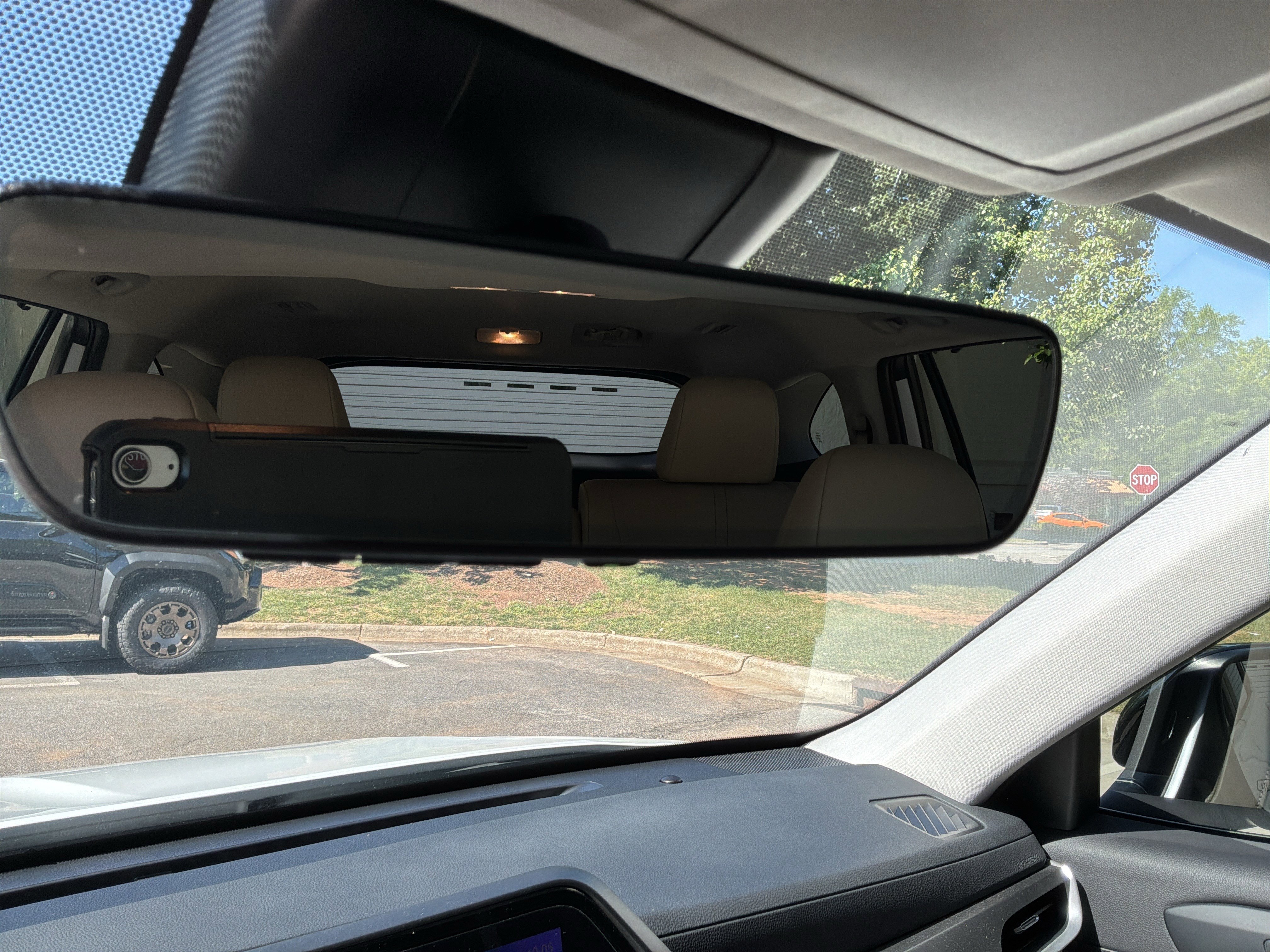 Used 2024 Toyota Highlander XLE FWD image 27