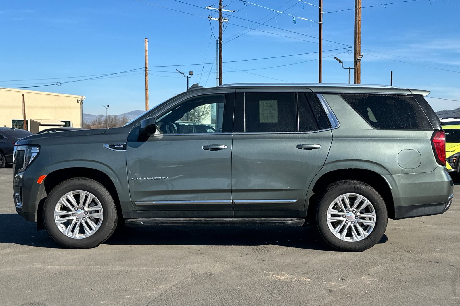 Used 2023 GMC Yukon SLT AWD/4WD image 7
