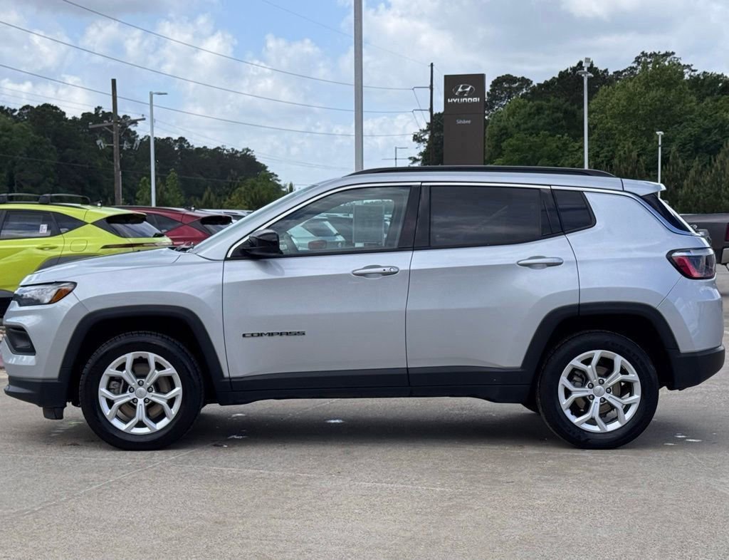 Used 2024 Jeep Compass Latitude image 10