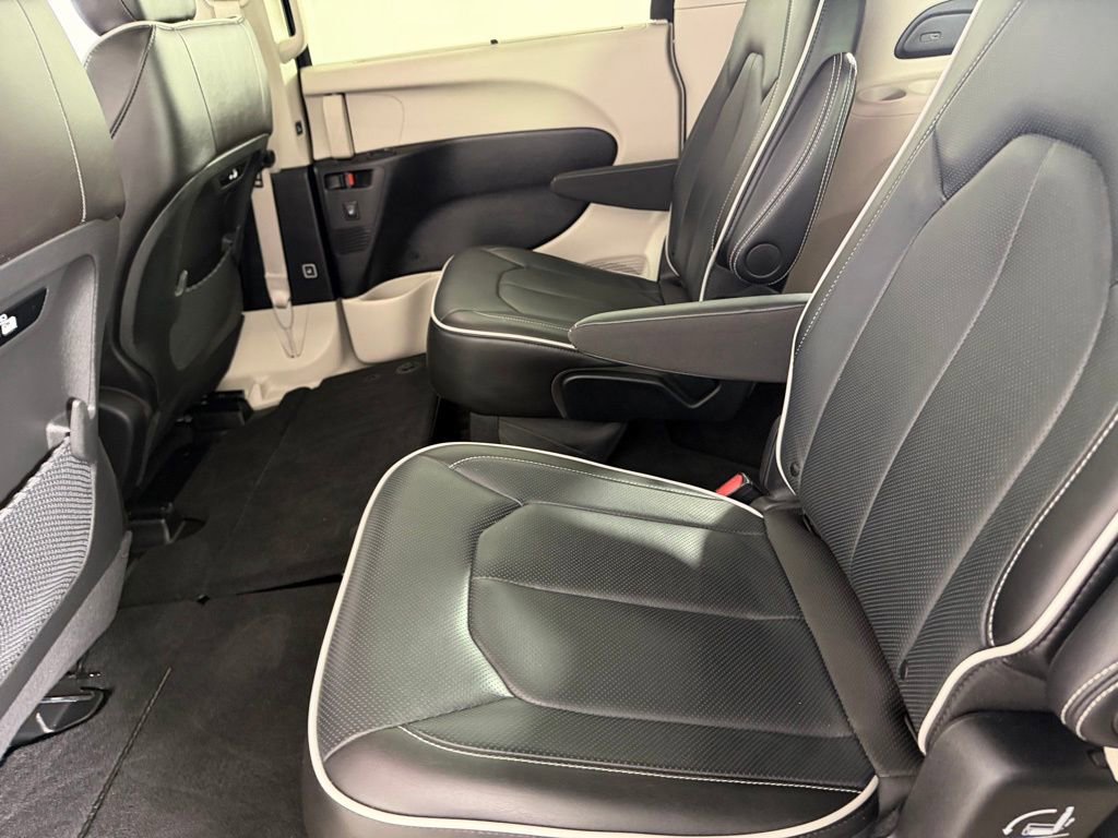 Used 2024 Chrysler Pacifica Limited image 26
