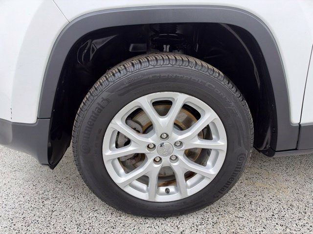 Used 2016 Jeep Cherokee Latitude w/ Safety/Convenience Group FWD image 10