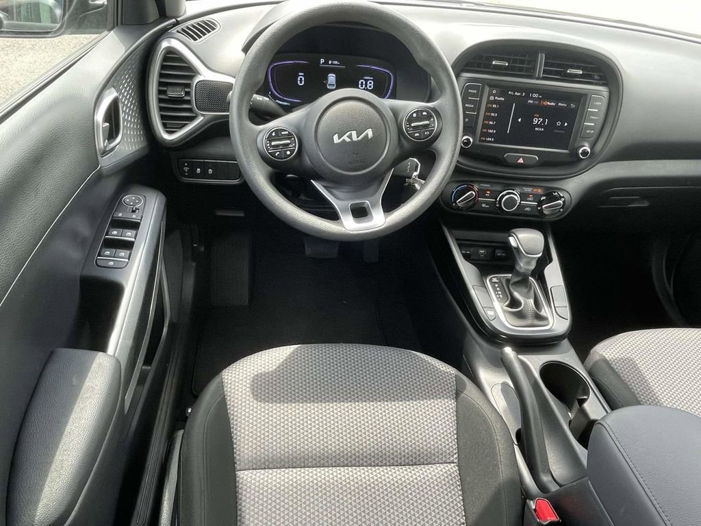 Used 2025 Kia Soul LX w/ LX Technology Package image 13
