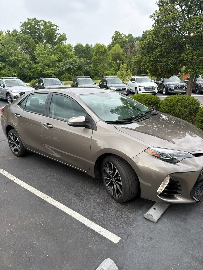 Used 2017 Toyota Corolla SE w/ Carpet Mat Package (TMS) FWD image 2