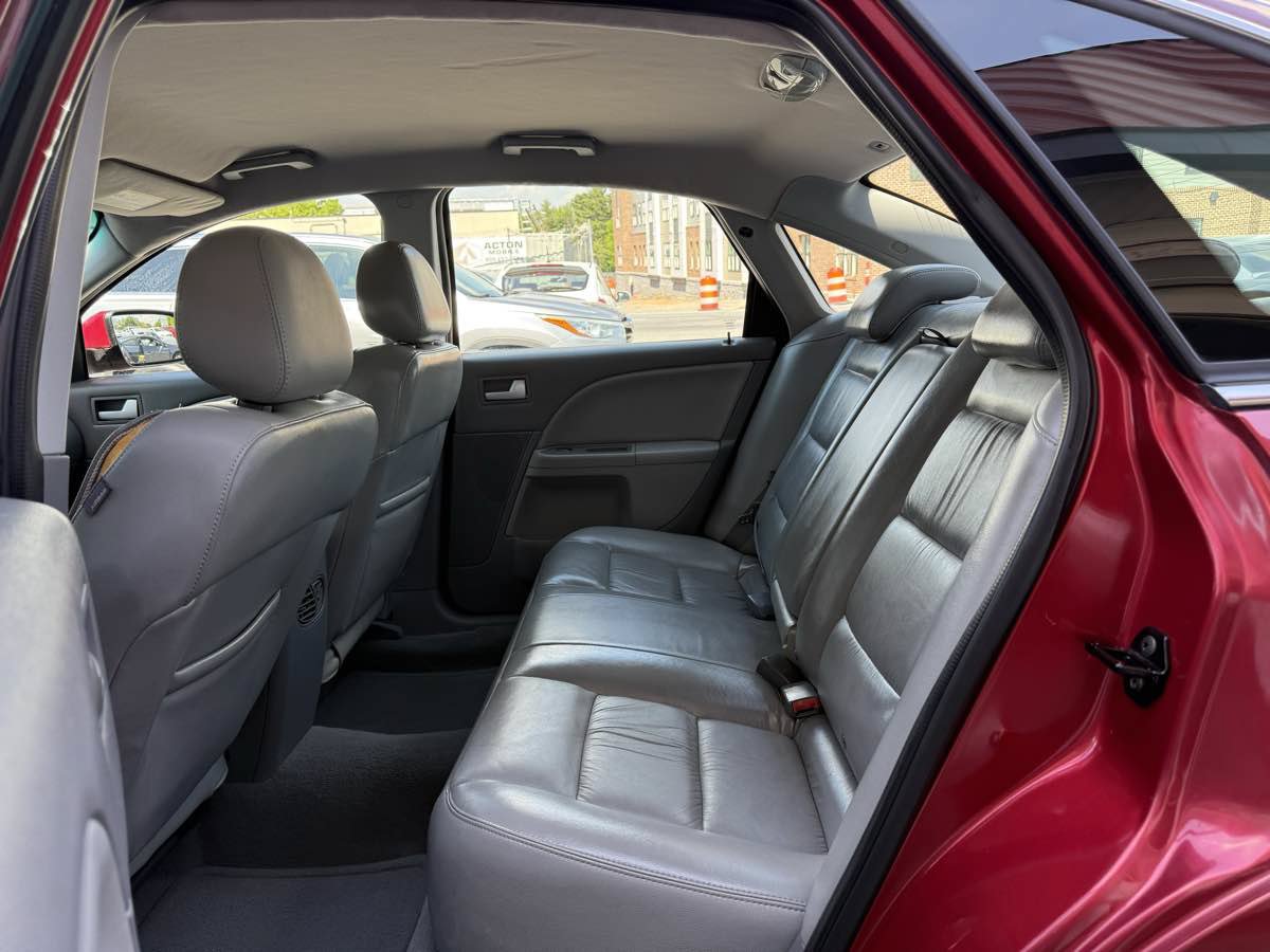 Used 2005 Ford Five Hundred SEL AWD/4WD image 11