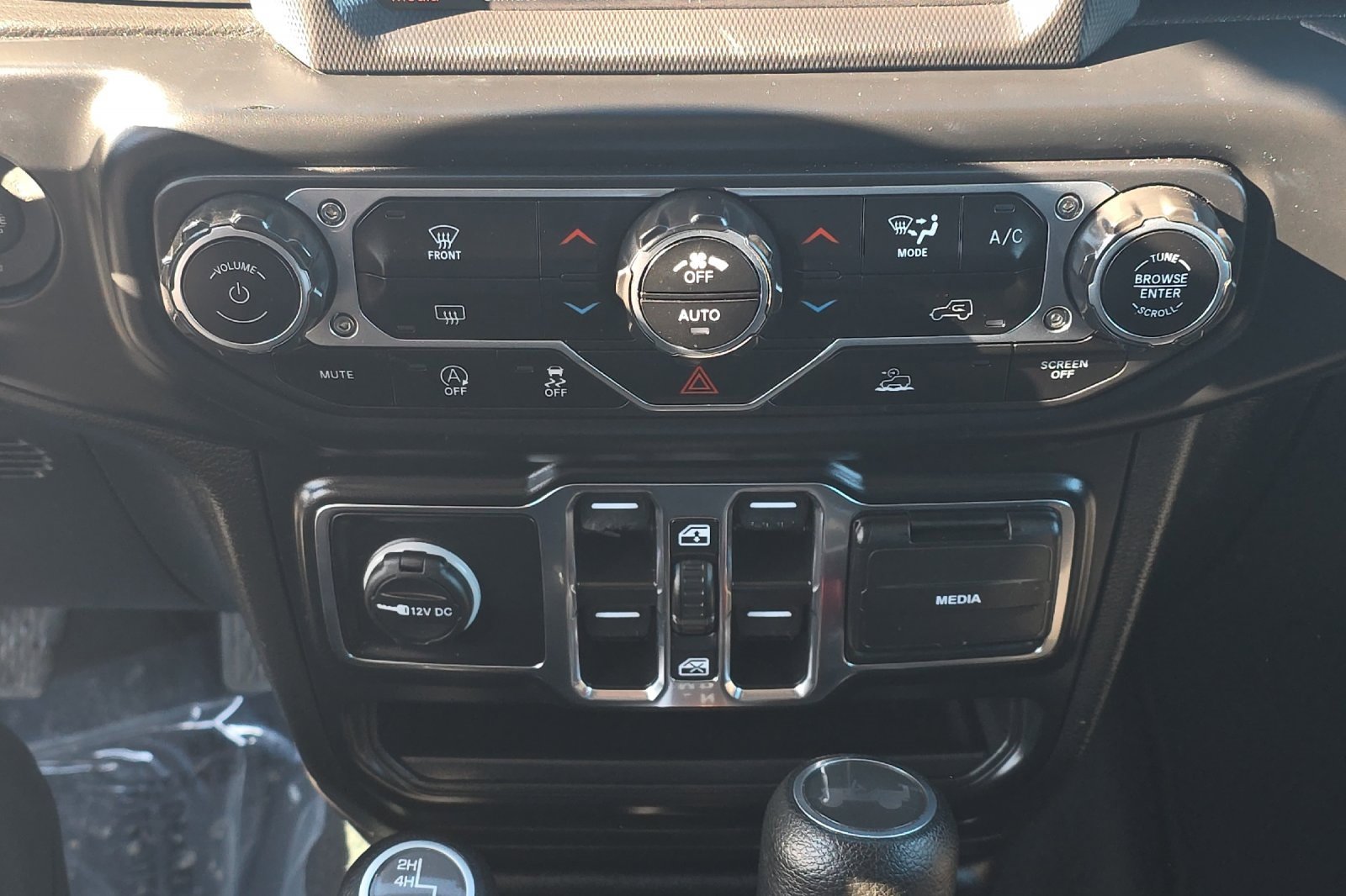 Used 2023 Jeep Wrangler Sahara image 20