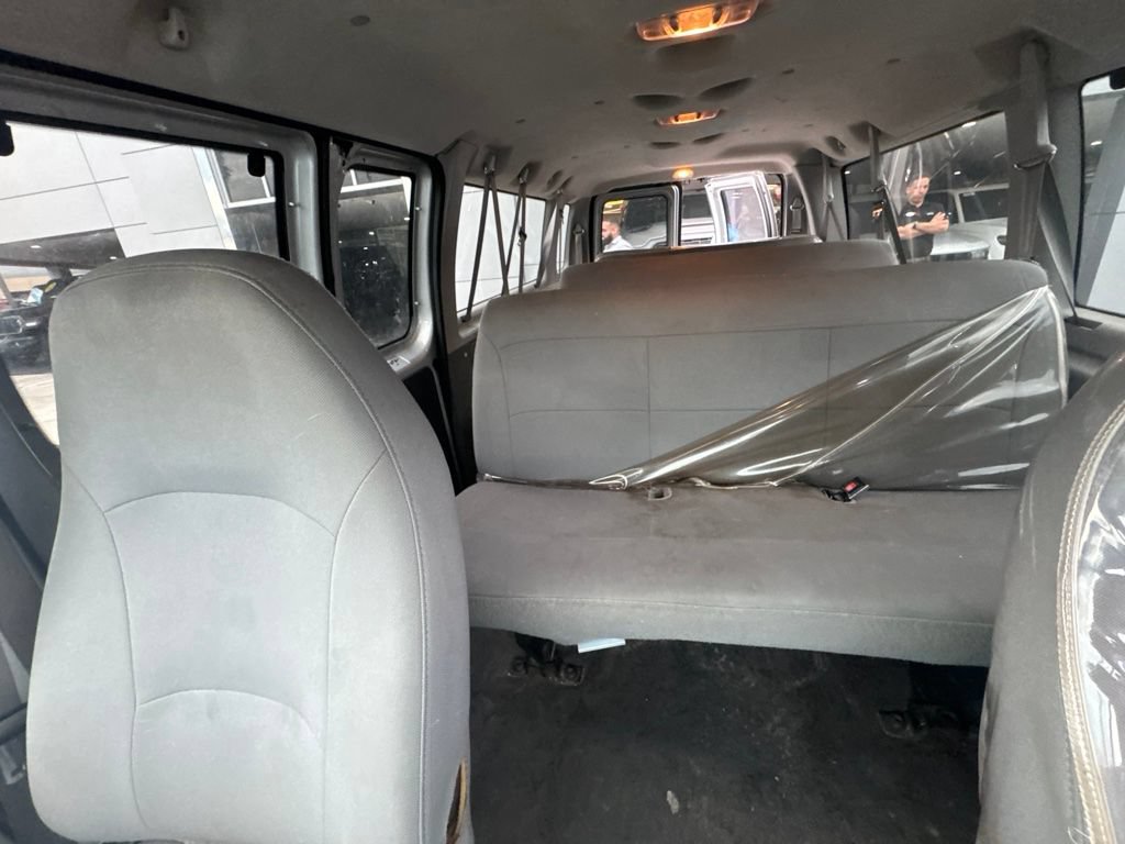 Used 2006 Ford E-350 and Econoline 350 XLT RWD image 18