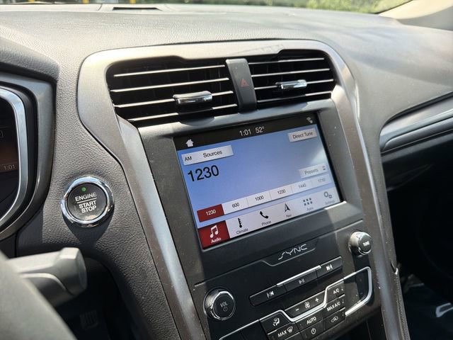 Used 2019 Ford Fusion SE FWD image 24