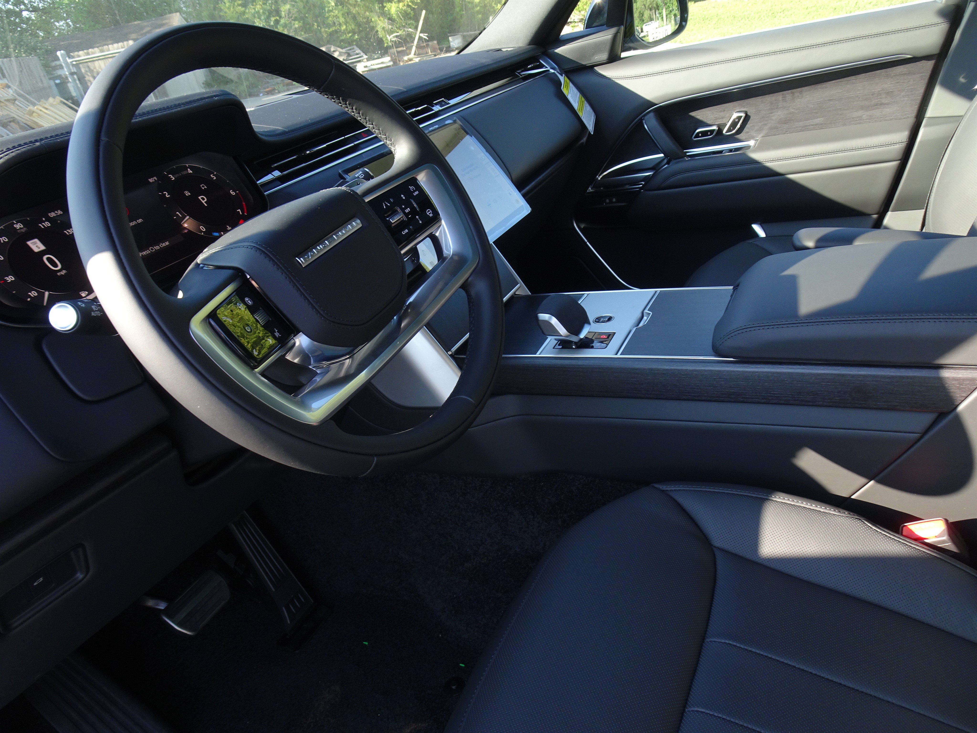 New 2026 Land Rover Range Rover Long Wheelbase SE AWD/4WD image 17
