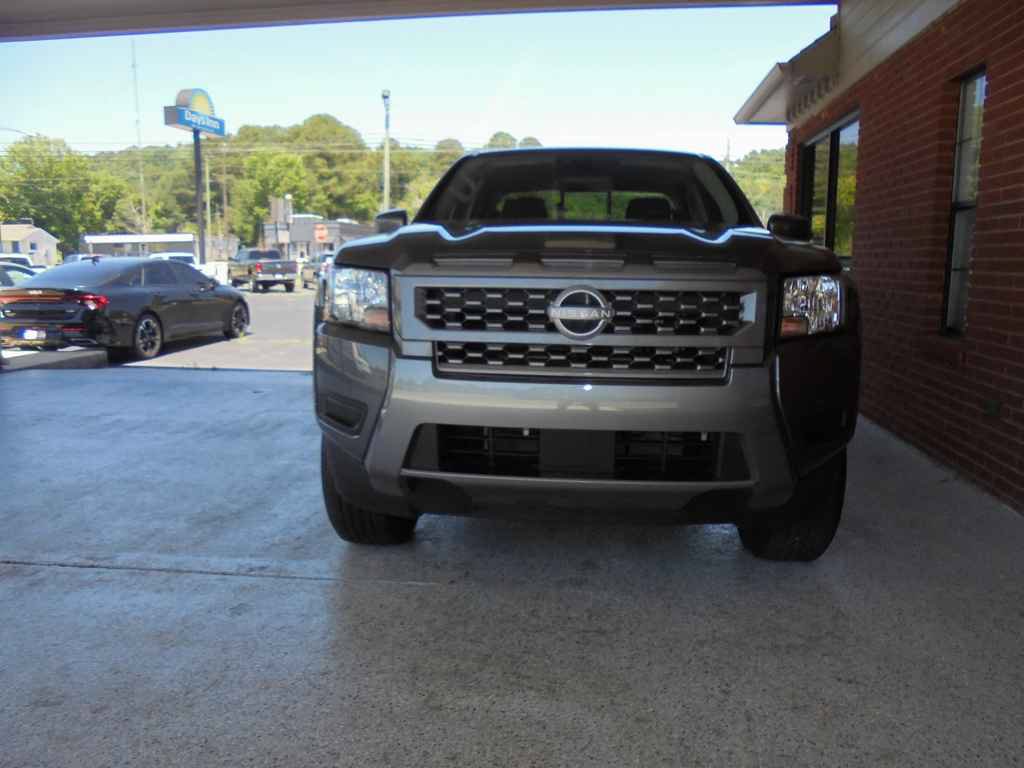 Used 2025 Nissan Frontier SV RWD image 3