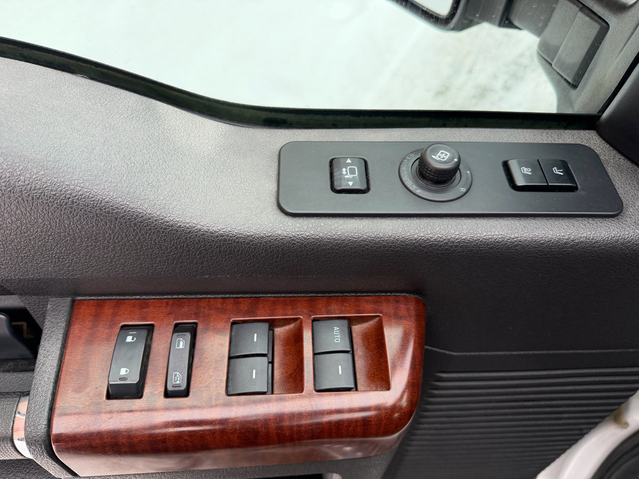 Used 2012 Ford F350 King Ranch w/ King Ranch w/Chrome Pkg image 27