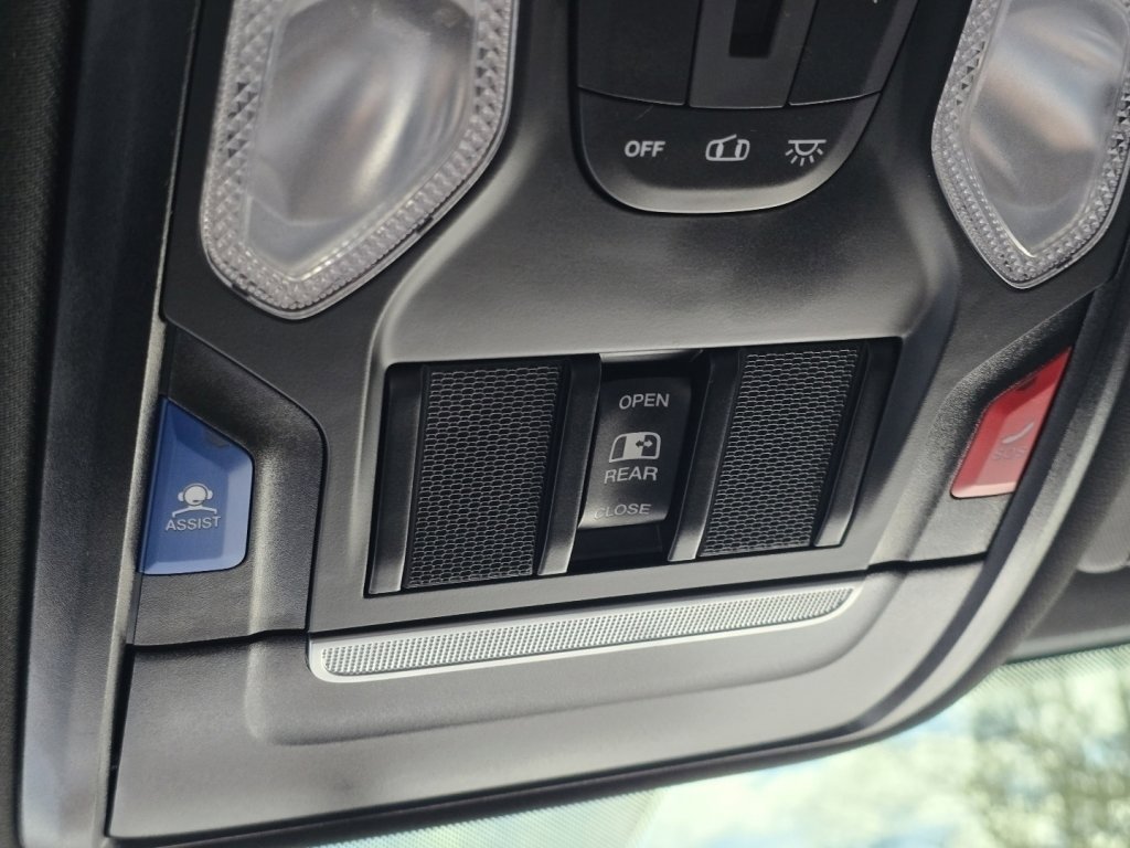 Used 2024 RAM 2500 Tradesman w/ Chrome Appearance Group image 28