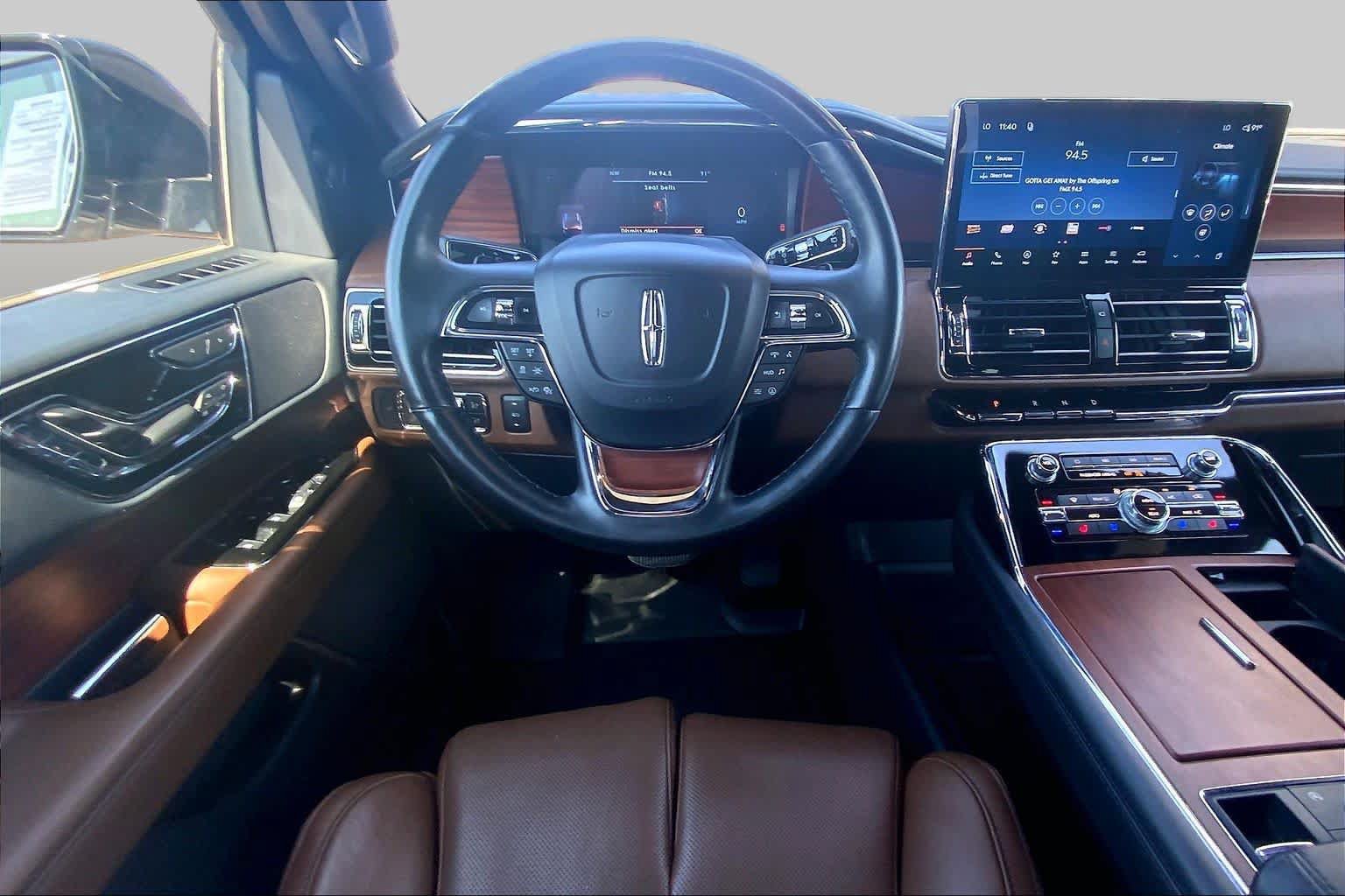 Used 2022 Lincoln Navigator Reserve AWD/4WD image 6