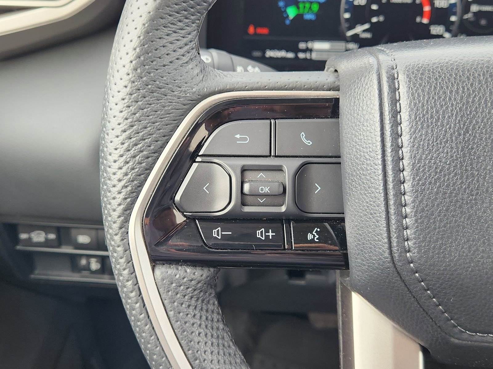 Used 2023 Toyota Sequoia Limited image 33