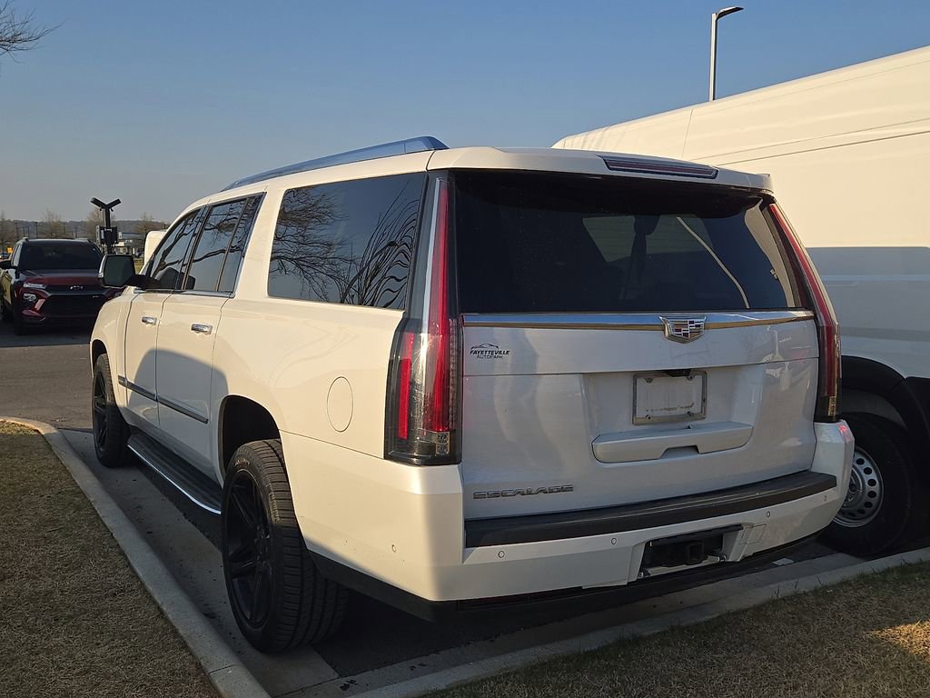 Used 2020 Cadillac Escalade ESV Premium Luxury image 2