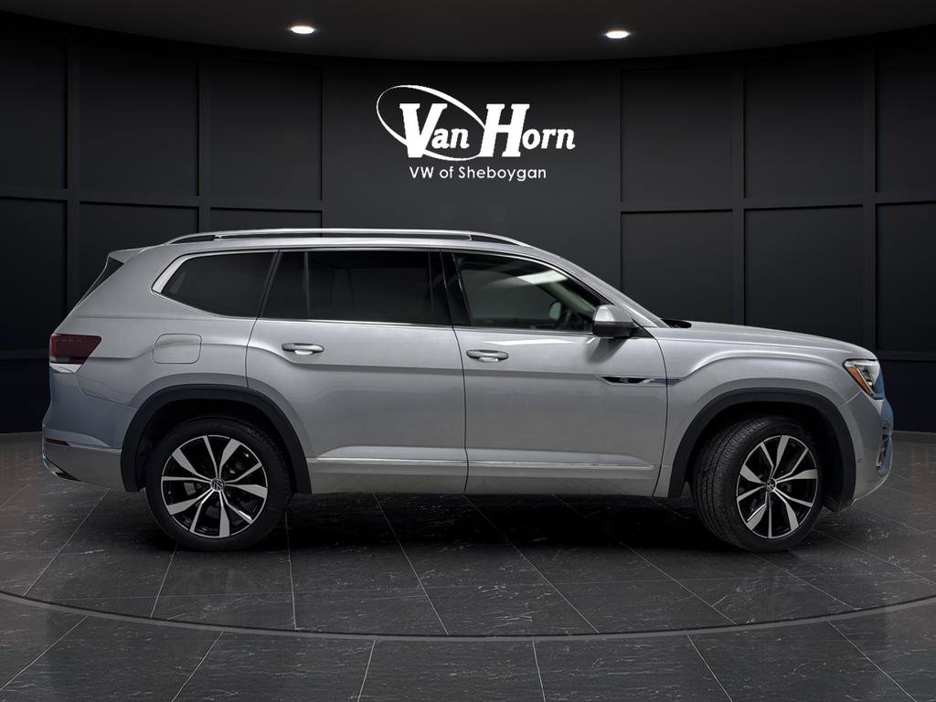 Used 2024 Volkswagen Atlas SEL Premium R-Line image 2