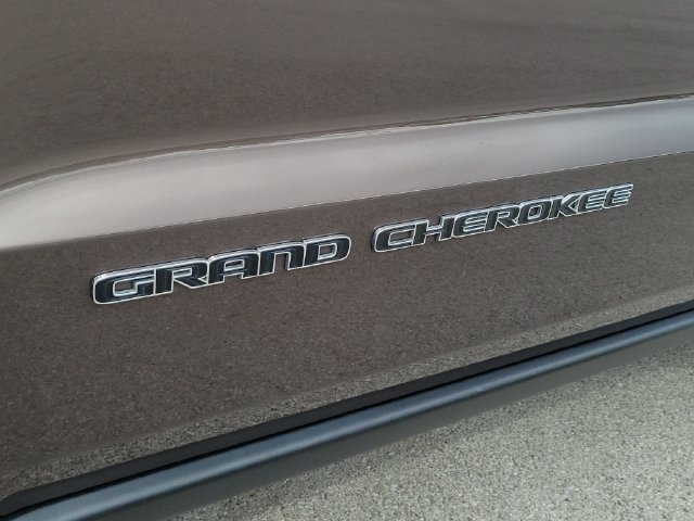Used 2020 Jeep Grand Cherokee Laredo AWD/4WD image 7