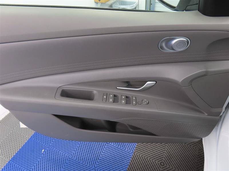 Used 2024 Hyundai Elantra SEL FWD image 14