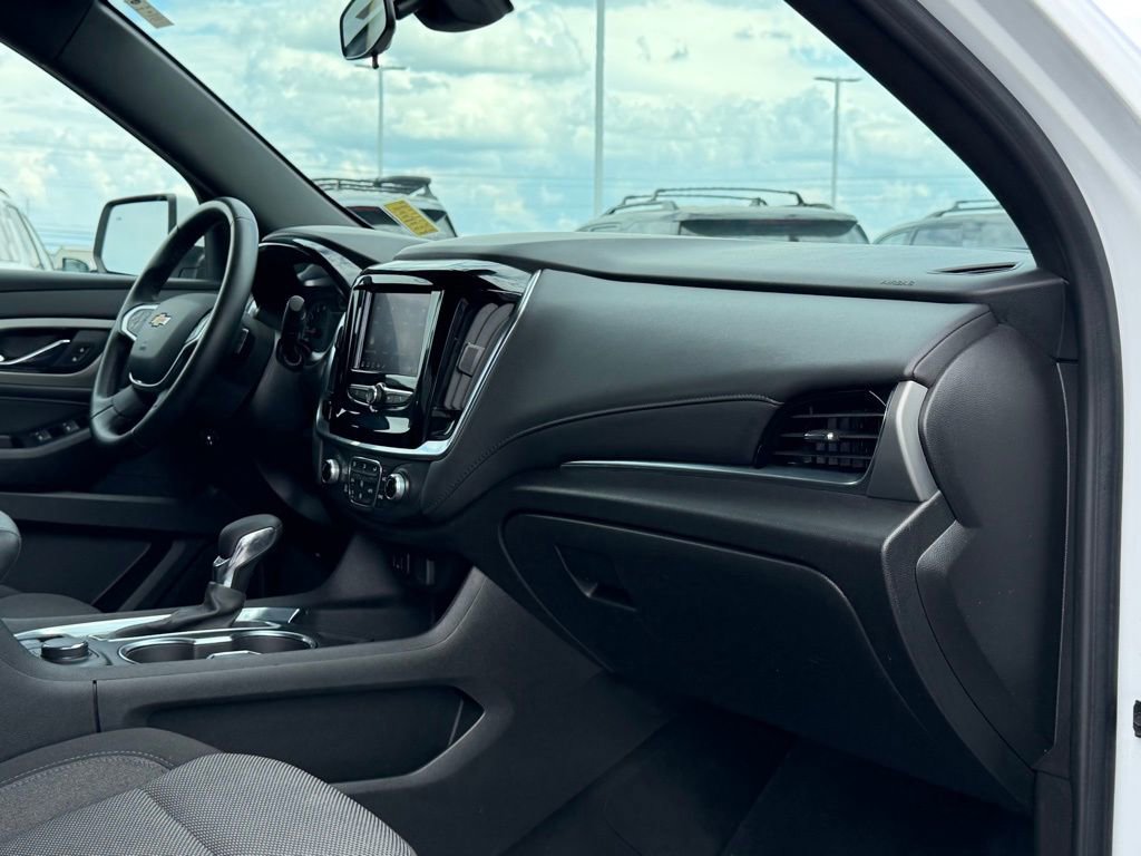 Used 2023 Chevrolet Traverse LT FWD image 23