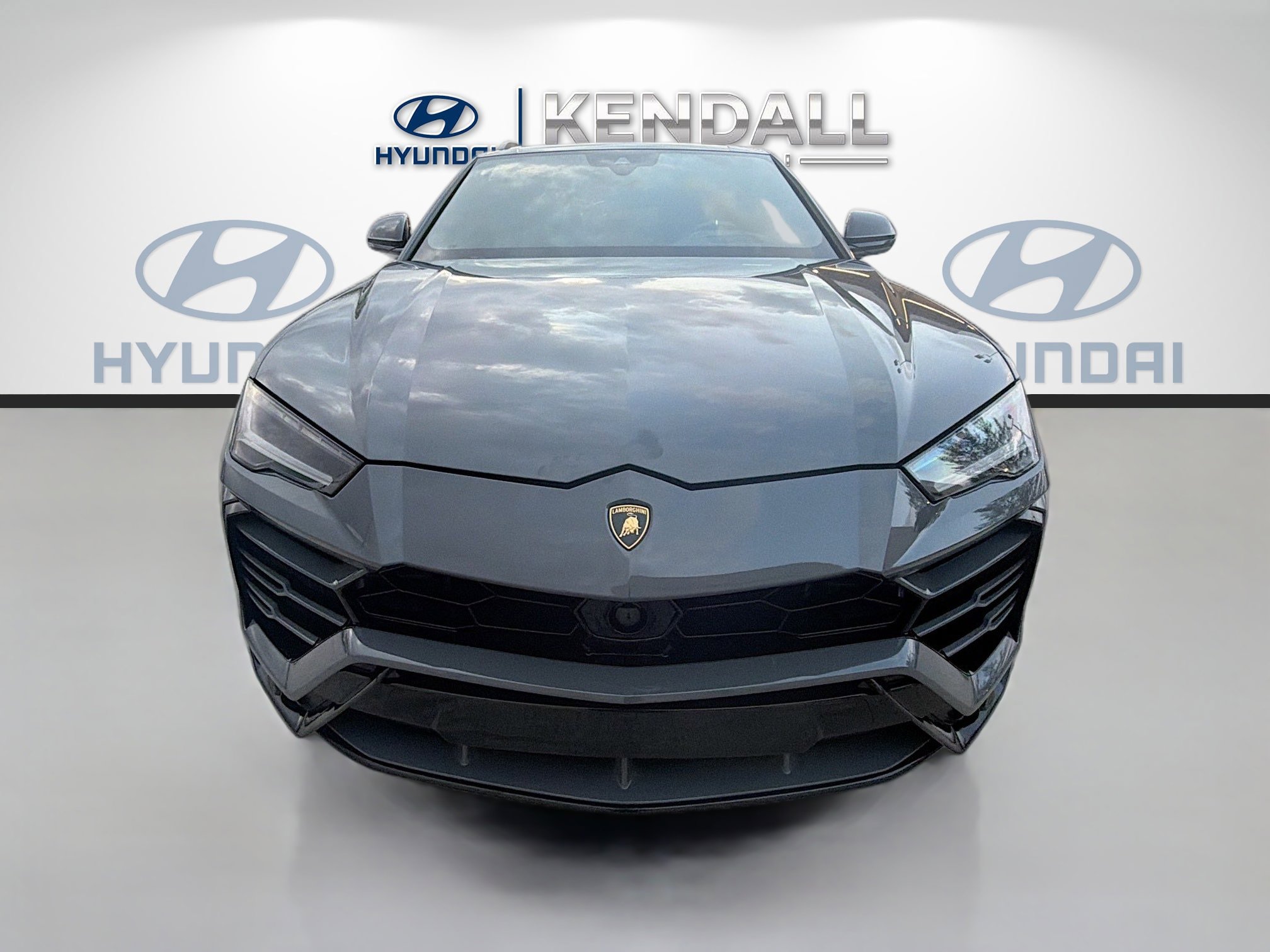 Used 2021 Lamborghini Urus image 2