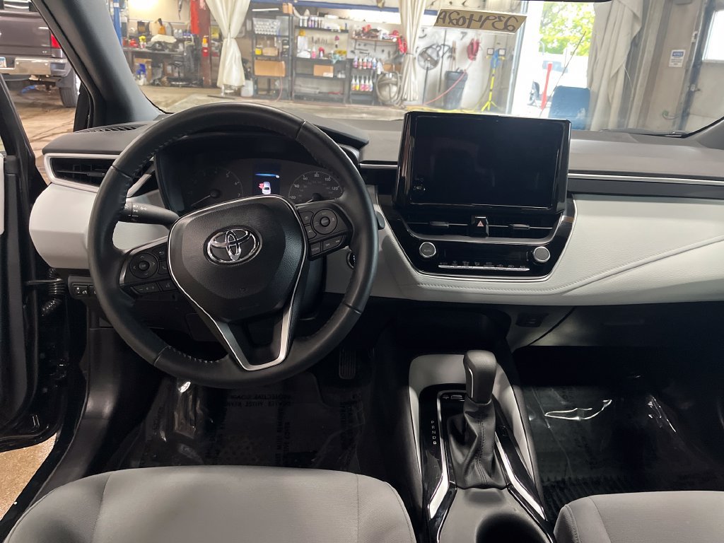 Used 2025 Toyota Corolla SE w/ Convenience Package FWD image 14