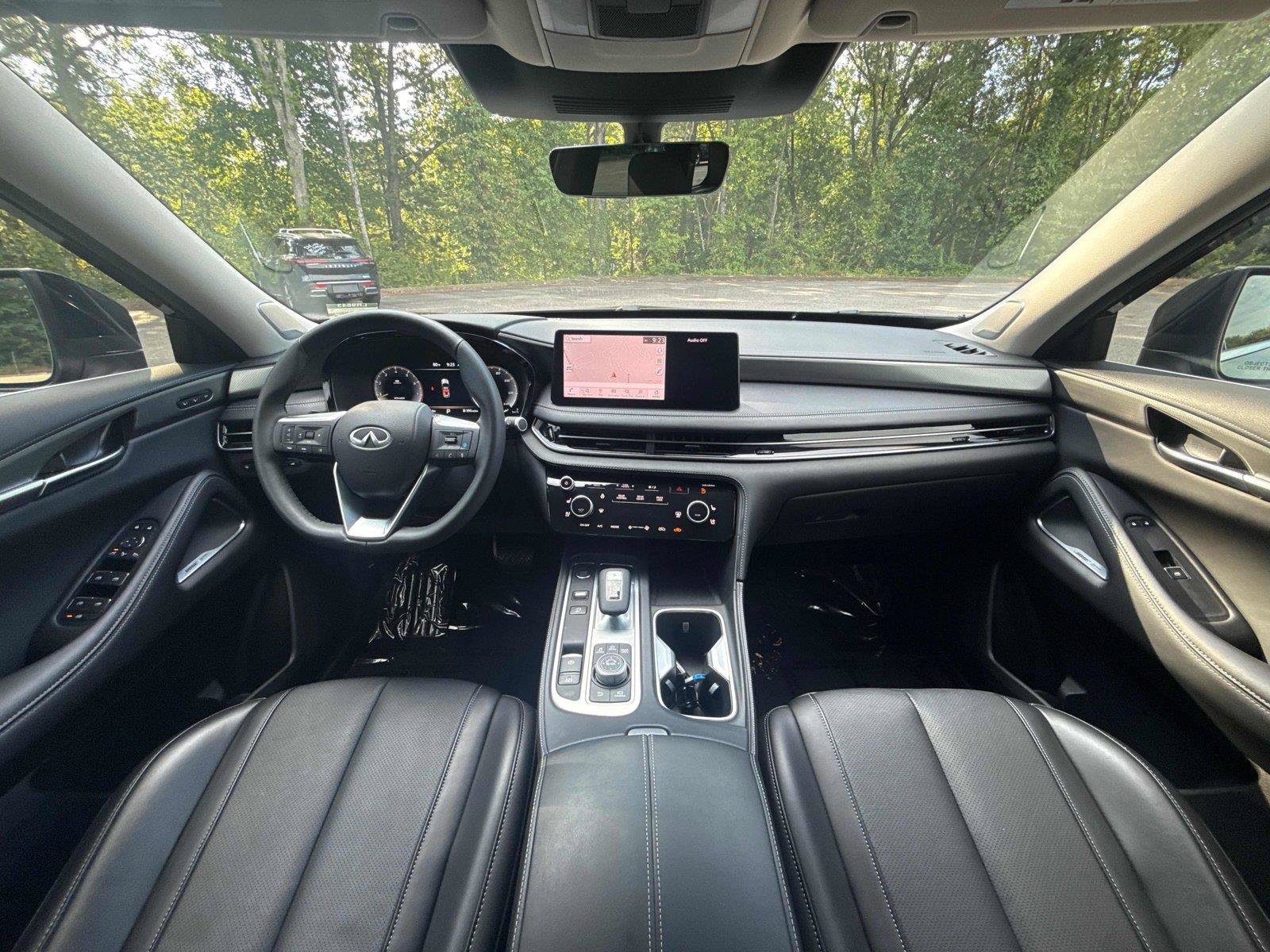 Used 2025 INFINITI QX60 Luxe w/ Lighting Package (N94) FWD image 13
