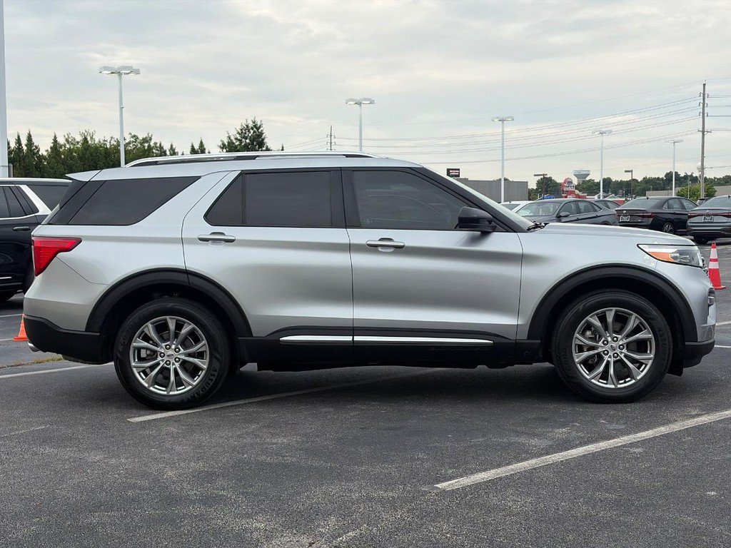 Used 2023 Ford Explorer Limited AWD/4WD image 3