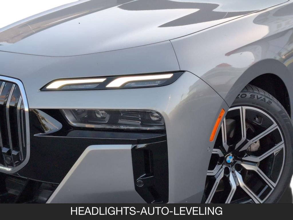 Used 2025 BMW 740i image 10