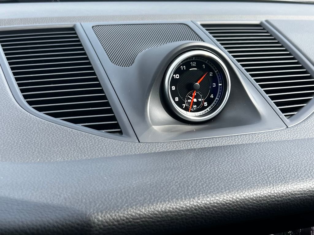 Used 2020 Porsche Macan image 26