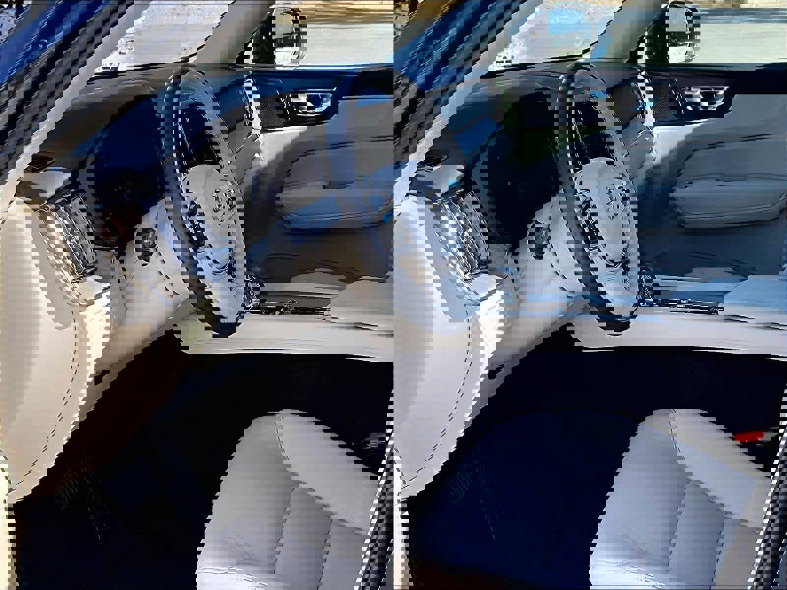 Used 2023 Volvo XC60 T8 Plus w/ Climate Package image 17