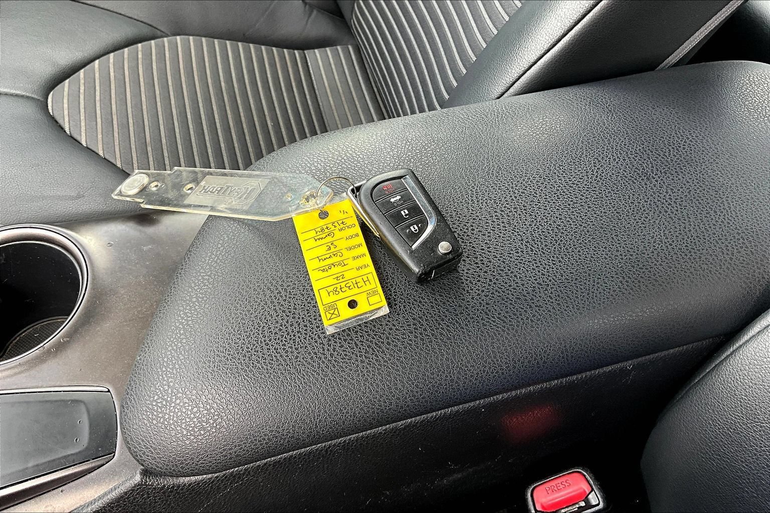 Used 2022 Toyota Camry SE FWD image 33