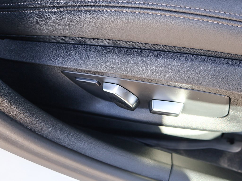 Used 2023 BMW 540i w/ M Sport Package image 36