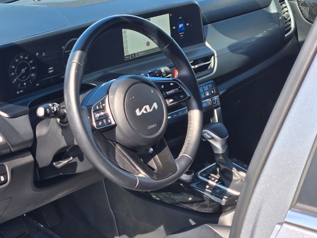 Used 2024 Kia Seltos EX image 23