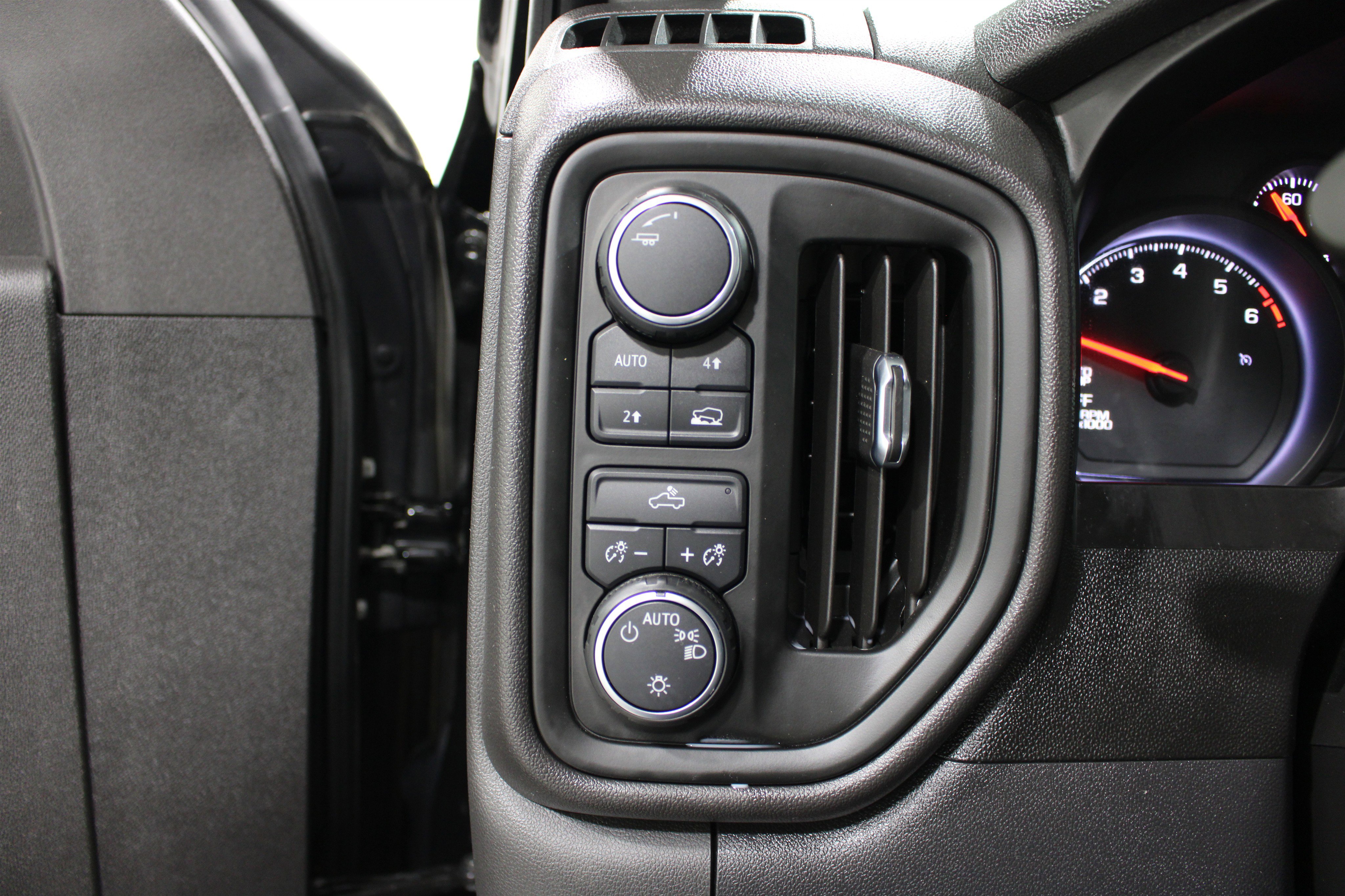 Used 2021 Chevrolet Silverado 1500 Custom AWD/4WD image 8