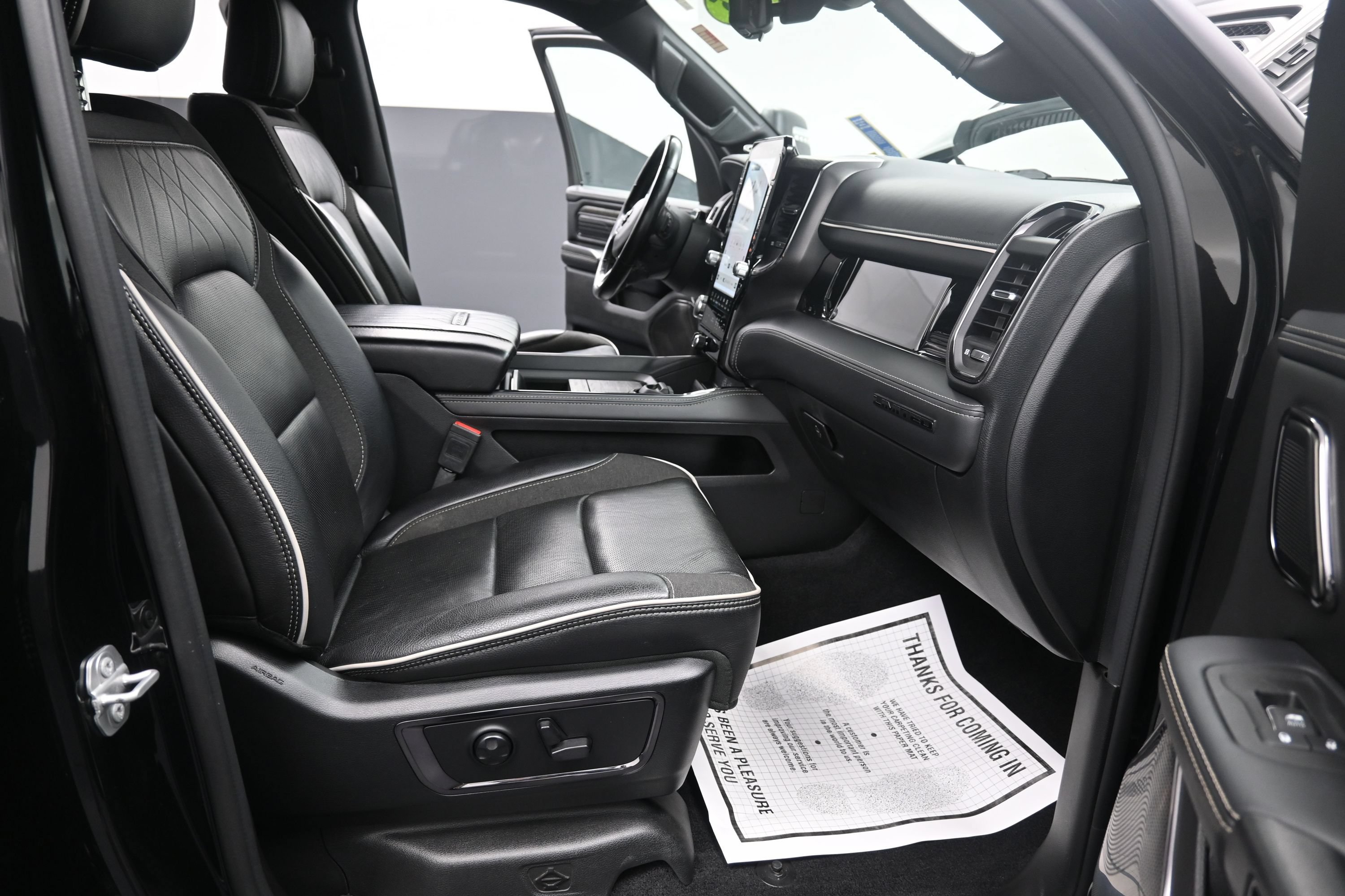 Used 2025 RAM 1500 Limited AWD/4WD image 23