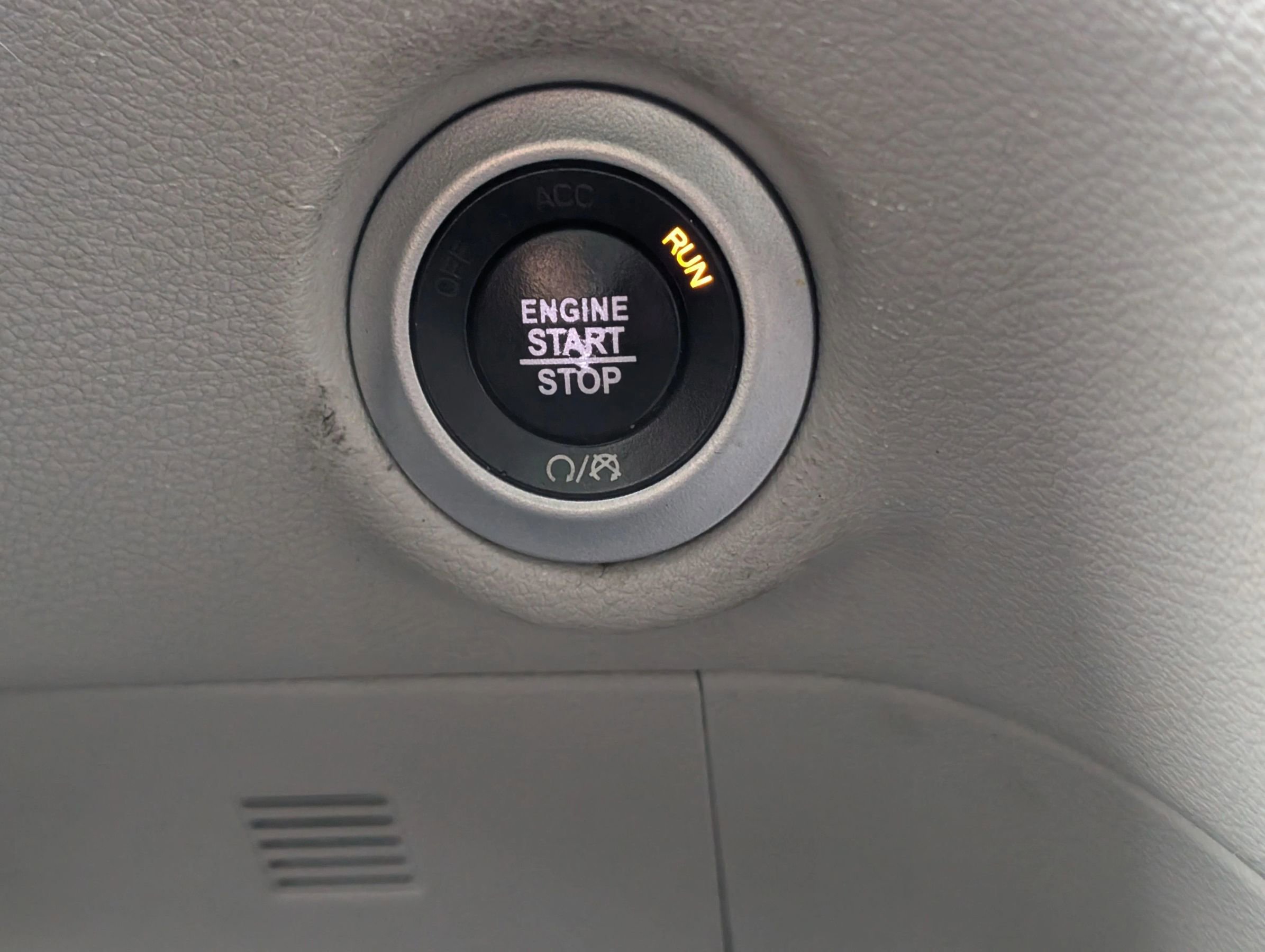 Used 2020 Chrysler Voyager Lxi image 13