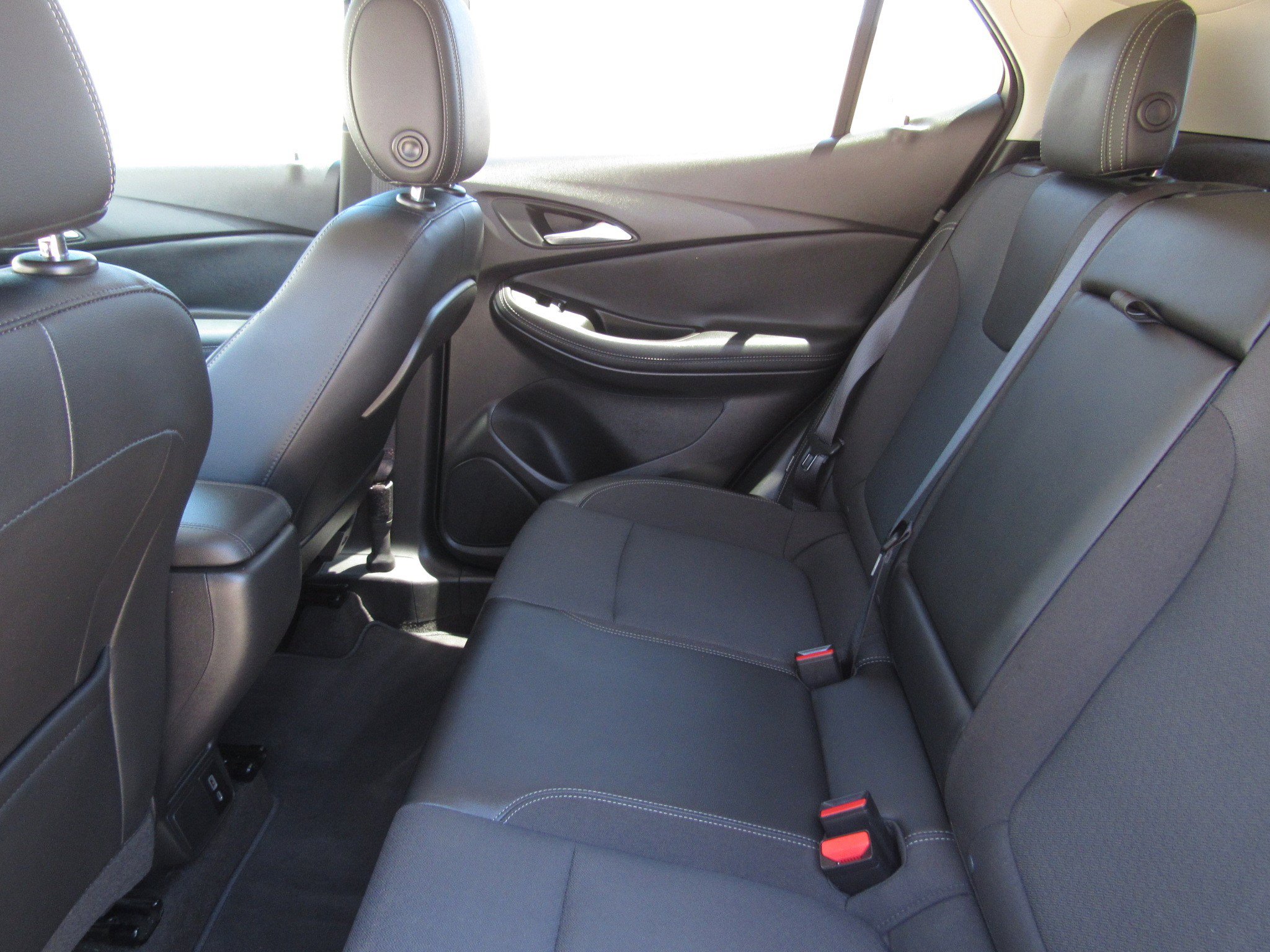 Used 2022 Buick Encore GX Select w/ Sport Touring Package FWD image 14