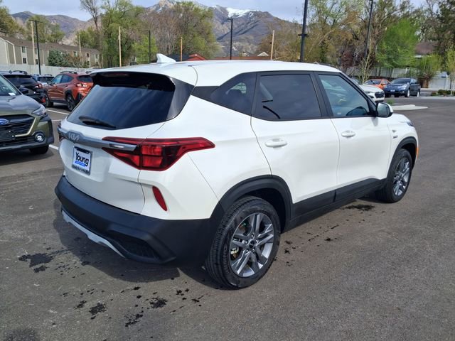 Used 2023 Kia Seltos LX AWD/4WD image 3