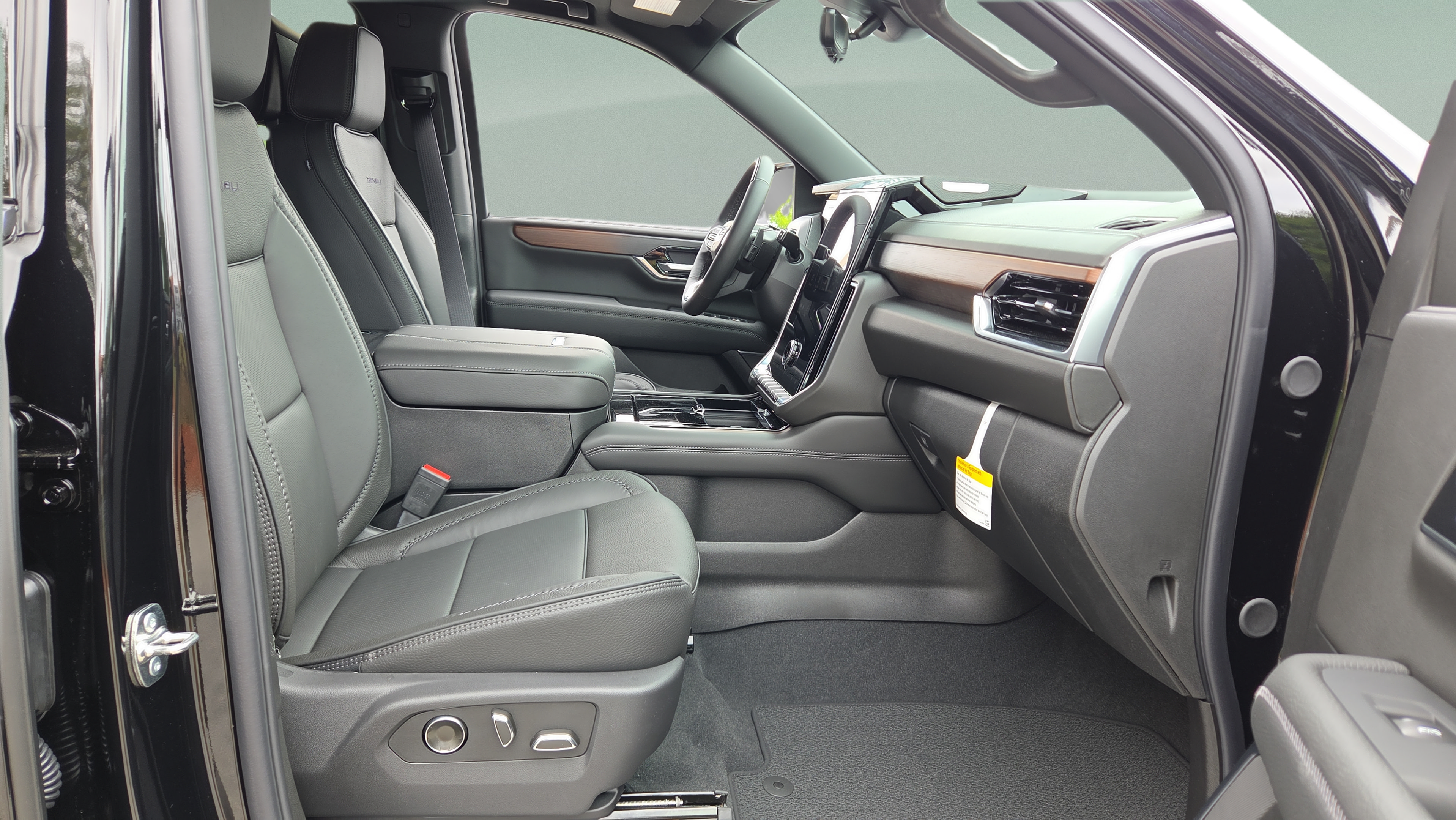 New 2026 GMC Yukon XL Denali w/ Denali Reserve Package AWD/4WD image 18