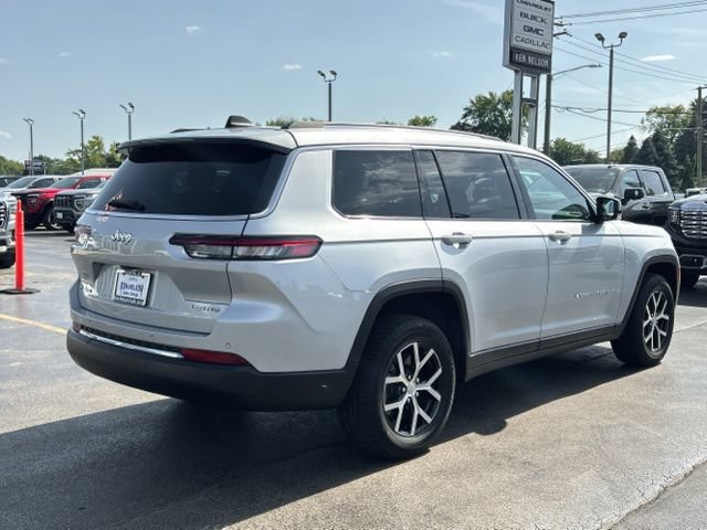 Used 2023 Jeep Grand Cherokee L Limited AWD/4WD image 13
