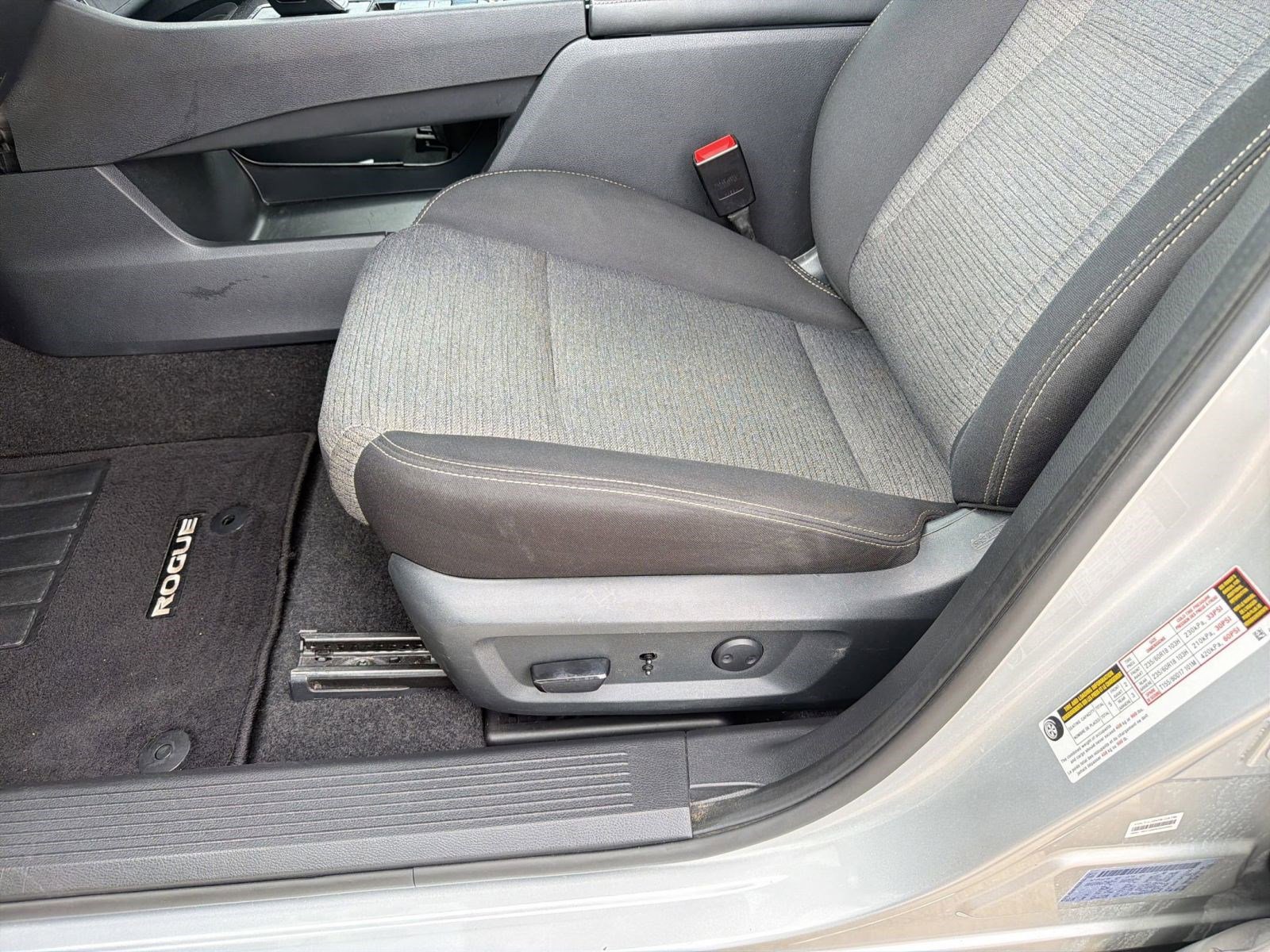 Used 2023 Nissan Rogue SV image 14